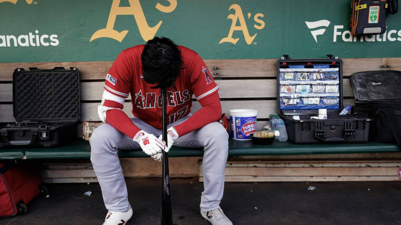 Shohei Ohtani out of lineup with right oblique injury