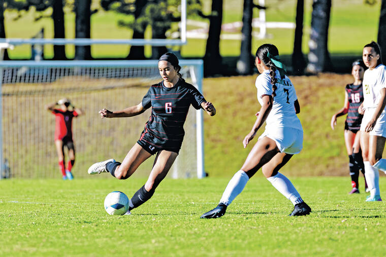 BIIF soccer: Ka Makani, Warriors win season openers