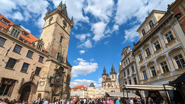 Steves: A walk across Prague